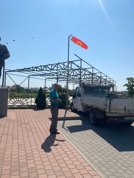 🌿✅ Punë të kryera me përkushtim,mirëmbajtja dhe pastrimi i hapësirave të gjelbërta në disa zona të rëndësishme të fshatrave tanë! 💪✨