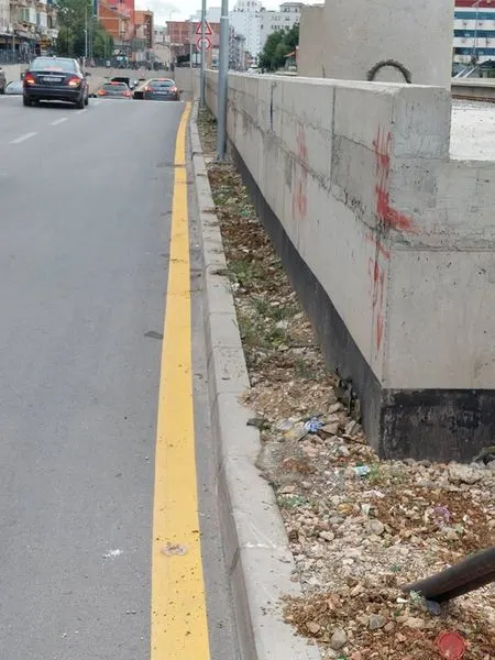 Mbledhja e mbeturinave,pastrimi i barit dhe barishteve ,mirëmbajtja e hapësirave të gjelbërta rreth rrugës "Ahmet Kaçiku".