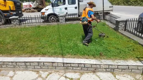 Kositja dhe pastrimi i barit ,mirëmbajtja e hapësirave të gjelbërta tek Lapidari "Ibrahim B. Shabani"në fshatin Slivov. 🍀