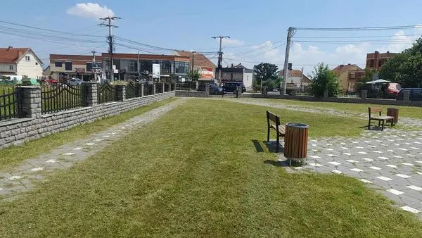 Mirëmbajtja e hapësirave të gjelbërta ,kositja dhe pastrimi i barit tek Obelisku "Maja e Lirisë" në fshatin Greme. 🍀