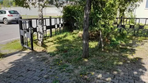 Mirëmbajtja e hapësirave të gjelbërta , kositja dhe pastrimi i barit teK  "Zyra e Gjendjes Civile"në fshatin Gaçkë. 🍀