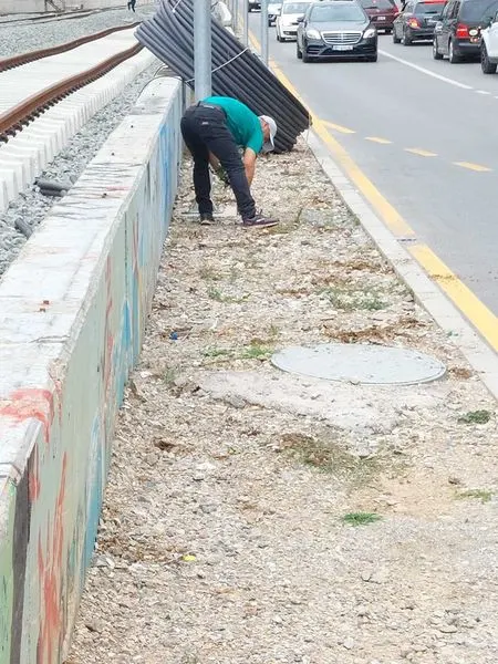 Mbledhja e mbeturinave,pastrimi i barit dhe barishteve ,mirëmbajtja e hapësirave të gjelbërta rreth rrugës "Ahmet Kaçiku".