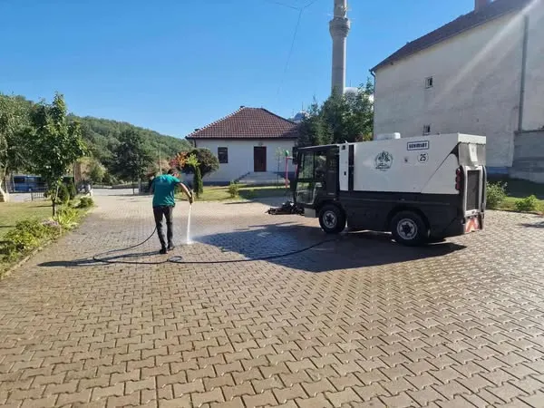 Punëtorët tanë me përkushtim dhe zemër të madhe kanë kontribuar në pastrimin dhe gjelbërimin e vendbanimeve tona