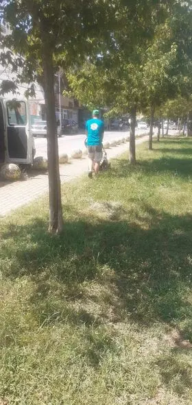Kositja dhe pastrimi i barit , mirëmbajtja e hapësirës së gjelbërt tek parku në rrugën "Vëllezërit Gërvalla". 🍀