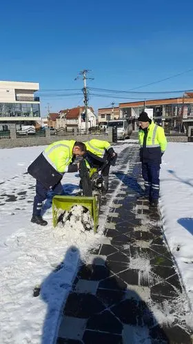 🦺 Heqja e borës❄️, dhe pastrimi i kubëzave tek Obelisku "Maja e Lirisë" në fshatin Greme 👷🏻‍♂️🧹.