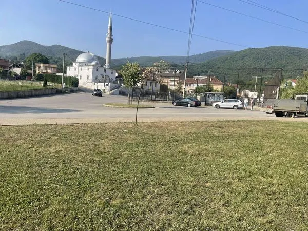 Parku në fshatin Pleshinë dhe tek hapësira e gjelbërt në kryqëzimntë rrugës Vëllezërit Gërvalla dhe Kadri Zeka në Ferizaj
