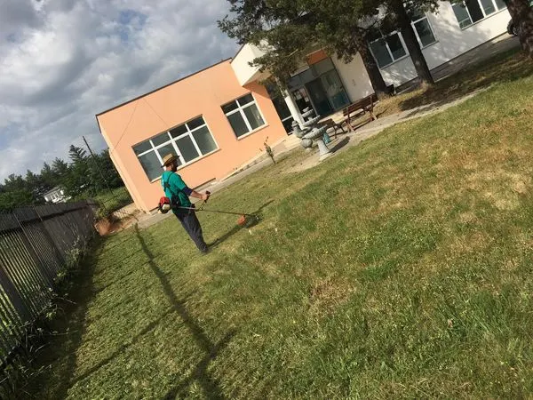 Ambulanta e Mjekësisë Familjare 🏥, Fusha e Sportit⚽️ dhe tek Shkolla "Besim Rexhepi" në fshatin Komogllavë.