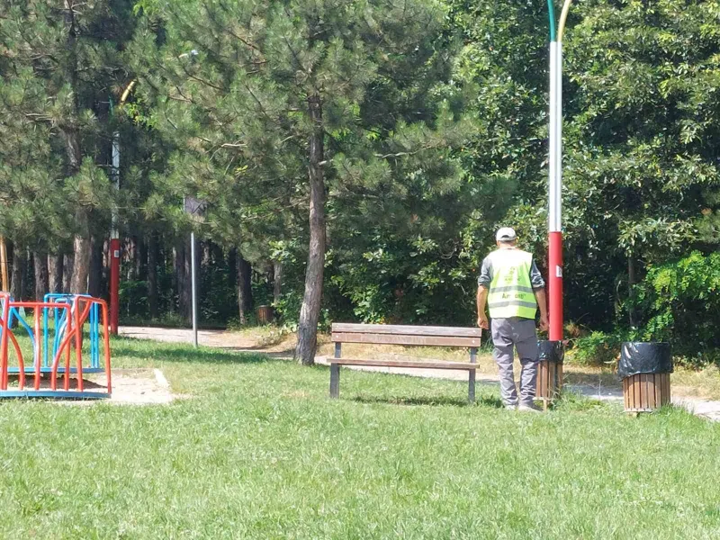 Mirëmbajtja e hapësirës së gjelbërt dhe pastrimi i mbeturinave te parku "Liria". 🌲🍀