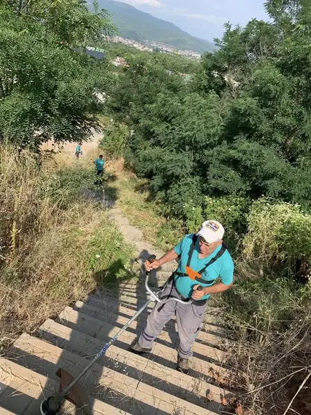 Me përkushtim dhe kujdes, ekipet tona kanë vazhduar angazhimin për mirëmbajtjen dhe pastërtinë e hapësirave publike! 🙌🌿