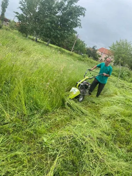 Parku dhe Fusha Sportive në fshatin Lloshkobare.