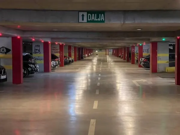 🚗🅿️ PARKIMI NËNTOKËSOR – KOMODITET DHE SIGURI!