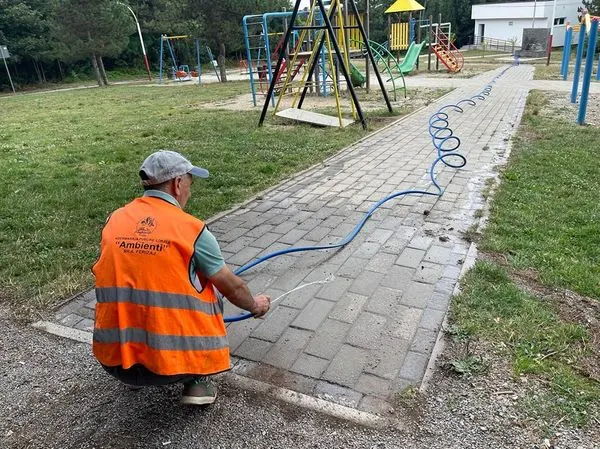Mirëmbajtja dhe pastrimi 💦tek parku "Liria".