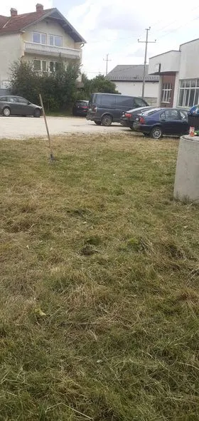 Mirëmbajtja e hapësirave të gjelbërta , kositja dhe pastrimi i barit tek "Qendra e Mjekësisë Familjare 6"në fshatin Pleshinë . 🍀