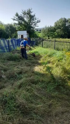 Mirëmbajtja e hapësirave të gjelbërta , kositja dhe pastrimi i barit tek "Zyra e Gjendjes Civile" në fshatin Dardani. 🍀