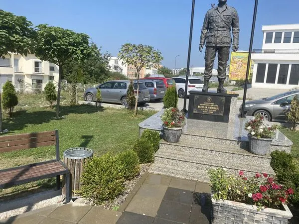 Pastrimi nga mbeturinat, mirëmbajtja e hapësirës së gjelbërt tek Lapidari "Nazmi Ukësmajli".