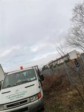 Pastrimi i hapësirave të gjelbërta tek Shkolla e Mesme e Ulët "Afrim Abazi"në lagjen Sherret ,Ferizaj.