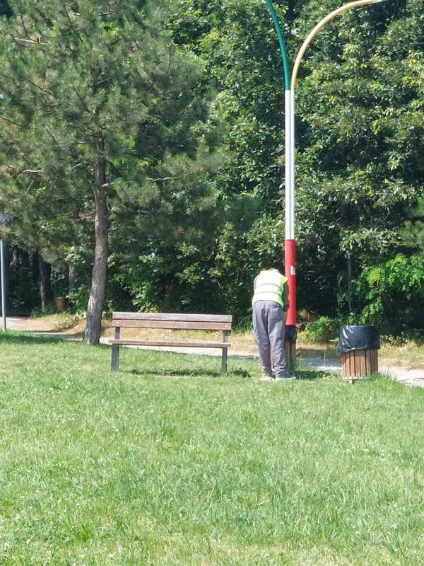 Mirëmbajtja e hapësirës së gjelbërt dhe pastrimi i mbeturinave te parku "Liria". 🌲🍀