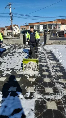 🦺 Heqja e borës❄️, dhe pastrimi i kubëzave tek Obelisku "Maja e Lirisë" në fshatin Greme 👷🏻‍♂️🧹.