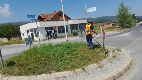 Kositja dhe pastrimi i barit,mirëmbajtja e hapësirës së gjelbërt, tek rrethrrotullimi  në fshatin Gaqkë. 🍀