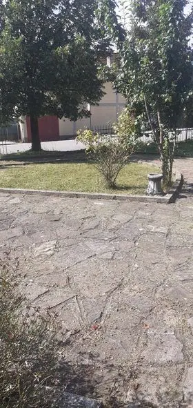 Kositja e barit dhe pastrimi i hapësirës gjelbëruese tek Lapidari i Dëshmorëve"Naim Sh.Beka,Ahmet H.Hoxha,Qamil M,Osmani"dhe Pllaka e Martirëve , në fshatin Pleshinë. 🍀