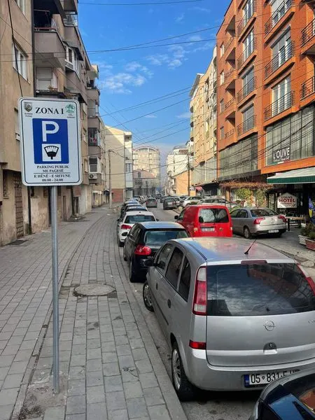 🅿️Vendosja e shenjave standarte të komunikacionit për pagesën e parkingut në qytet, zonat ku menaxhohen nga NPL "Ambienti" Ferizaj.