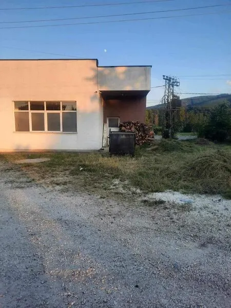 Pastrimi i barit dhe barishteve tek "Lapidari i Dëshmorëve" dhe kositja e barit ,pastrimi i hapësirës gjelbëruese te "Qendra e Mjekësisë Familjare" në fshatin Pleshinë. 🍀