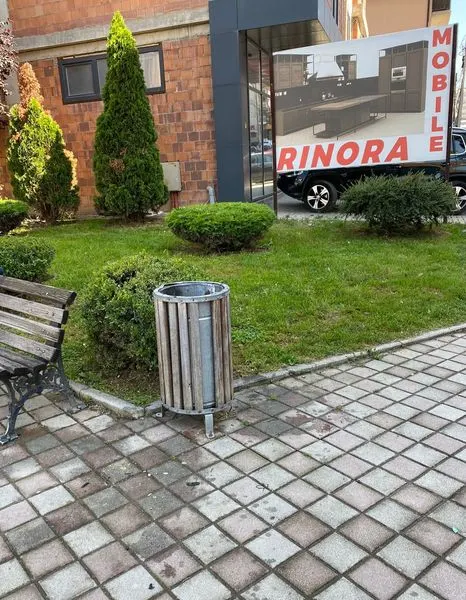 Pastrimi dhe vendosja e flamujve të ri tek Lapidari "Agim Matoshi". 🍀 🇦🇱