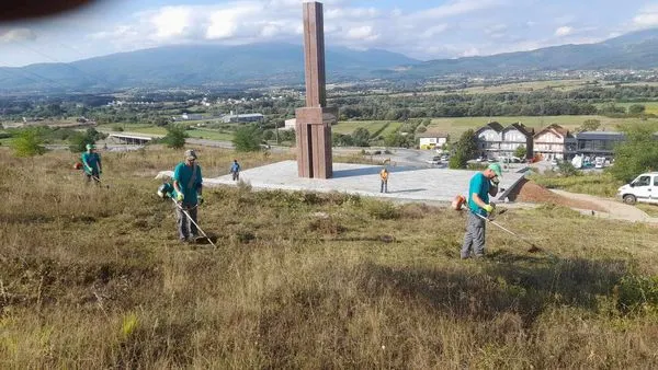 Obelisku kushtuar aksionit të parë të UÇK-së në regjionin e Ferizajt - Gërlicë.