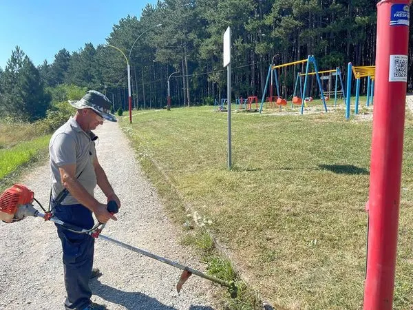 🌲🌲🌲Parku Liria🌲🌲🌲 Mirëmbajtja e Parkut Liria nga punonjësit e ndërmarrjes, tregon  qartë për përkushtimin tonë për të gjelbërtën.