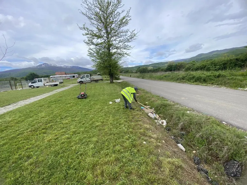 Mirëmbajtja e Fushës së Sportit, Lapidarin e Dëshmorëve, Ambulantën e Mjekësisë Familjare dhe tek Zyra e Gjendes Civile në fshatin Gaçkë.