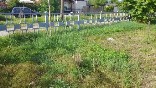 Mirëmbajtja e hapësirave të gjelbërta , kositja dhe pastrimi i barit tek "Zyra e Gjendjes Civile"në Fshatin e Vjetër . 🍀