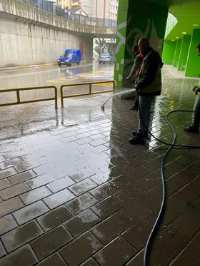 Mirëmbajtja dhe pastrimi i hapësirës së parkingut nëntoksorë dhe nënkalimit.
