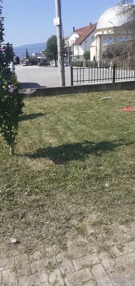 Mirëmbajtja e hapësirës së gjelbërt, kositja dhe pastrimi i barit tek Lapidari "Muhamet Kabashi" dhe "Rexhep Demiri" në fshatin Talinoc.