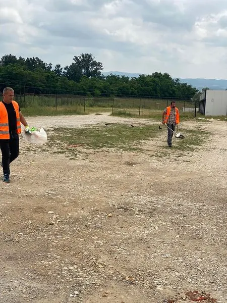 Mirëmbajtja dhe pastrimi i mbeturinave në  hapësirën e tregut në fsh. Dardani. E Diel / 🍀