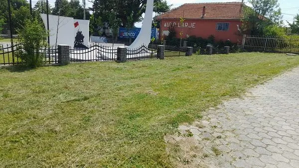Kositja dhe pastrimi i barit ,mirëmbajtja e hapësirave të gjelbërta tek "Qendra e Mjekësisë Familjare" në fshatin Greme. 🍀