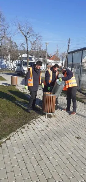 Punonjësit e hapësirave të gjelbërta të NPL "Ambienti" Ferizaj.