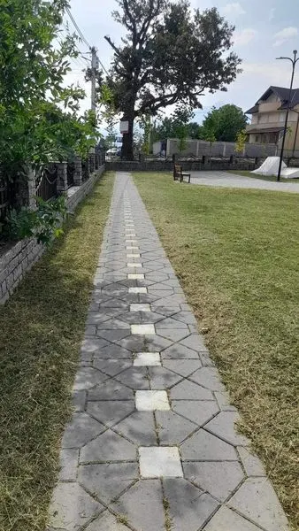 Obeliskut "Maja e Lirisë" tani me pamje të pastër!