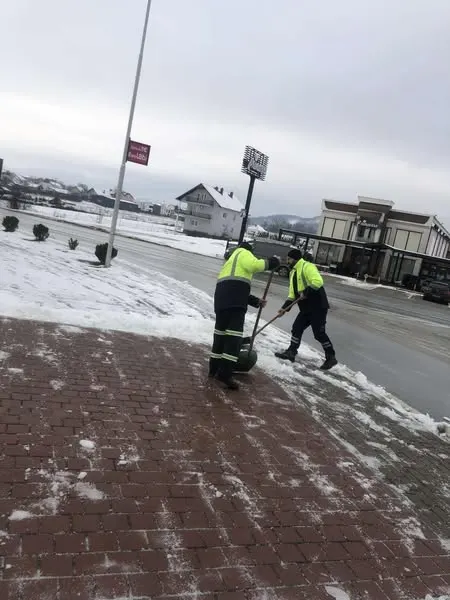 Pastrimi i borës dhe mirëmbajtja e lapidarëve të dëshmorëve!
