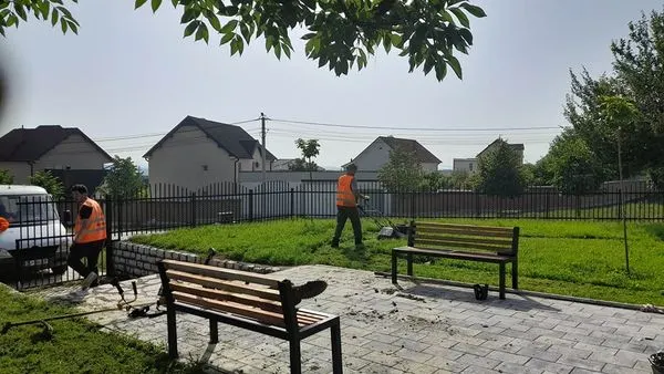 Kositja e barit ,pastrimi i hapësirave të gjelbërta tek Lapidari "Sejdi Sejdiu". 🍀