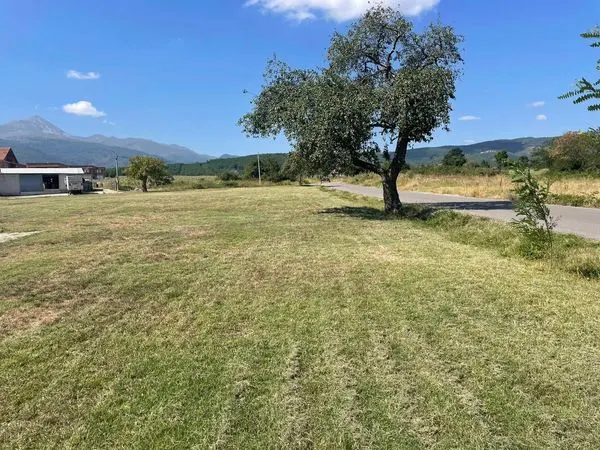 🌱🚜 **Punë të mira në Gaçkë!** 🏞️⚽