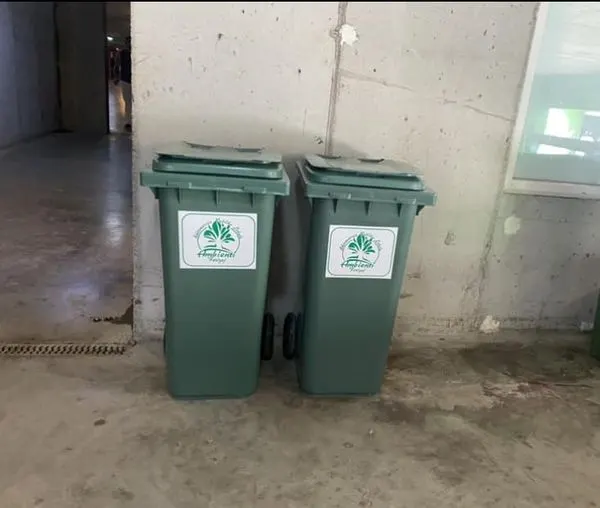 Vendosëm kontenjerë të rinjë tek nënkalimi/parkingu për vetura dhe nënkalimi për këmbësorë.