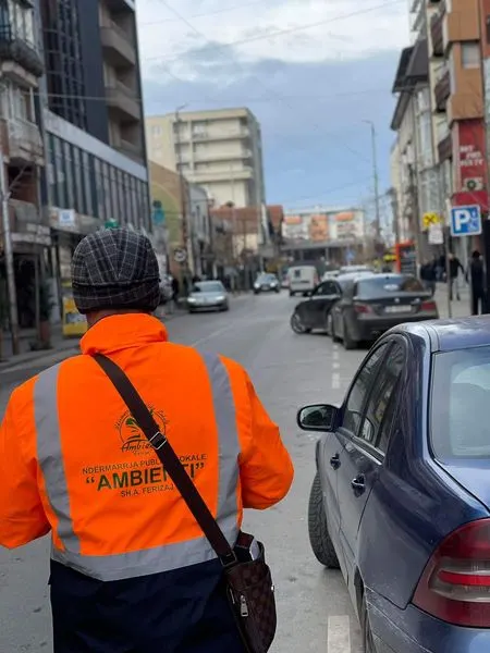 Një ditë e zakonshme e inkasimit nga parkingjet publike në qytetin e Ferizajt 🚘🚙