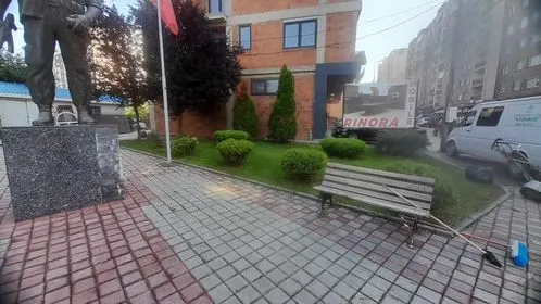 Mirëmbajtja e hapësirave të gjelbërta , kositja dhe pastrimi i barit tek Lapidari "Agim Matoshi". 🍀