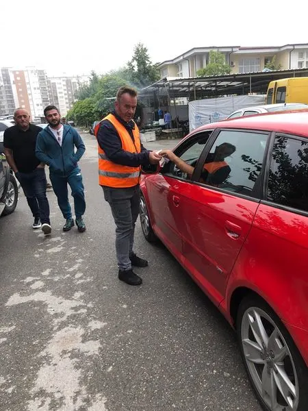 Menagjimi i inkasimit nga punëtorët e ndërmarrjes publike "Ambienti"në tregun e Makinave.