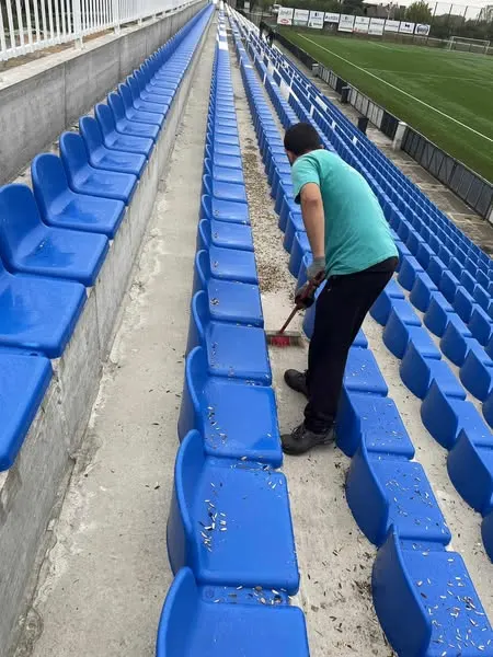 Punëtorët tanë të NPL "Ambienti" Sh.A kanë kryer pastrimin e stadionit të qytetit