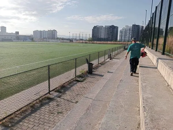 👷🏻‍♂️Momente të angazhimit dhe përkushtimit të vazhdueshëm 🙏 të sektorit të hapësirave të gjelbërta🦺🧤 të NPL "Ambienti", të cilët çdo ditë me përkushtim po vazhdojnë me mirëmbajtjen e hapësirave publike ♻️.
