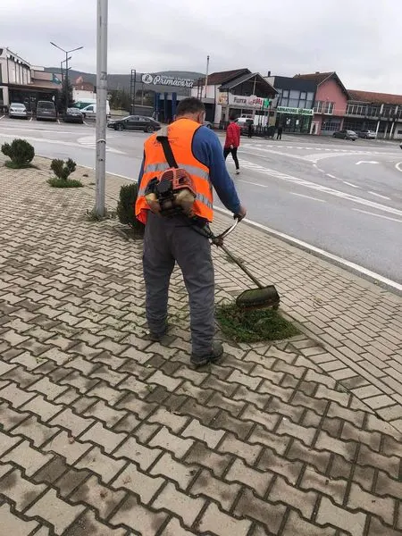 Mirëmbajtja e hapësirës gjelbruese♻️, pastrimin e kubëzave🧹 dhe pastrimin e Lapidarit "Brahim Ademi", në Koshare.