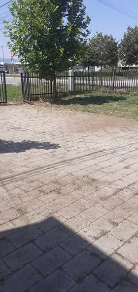 Mirëmbajtja e hapësirës së gjelbërt, kositja e barit dhe pastrimi tek "Zyra e Gjendjes Civile" dhe Bibloteka Publike "Sadik Tafarshiku" në fshatin Talinoc .