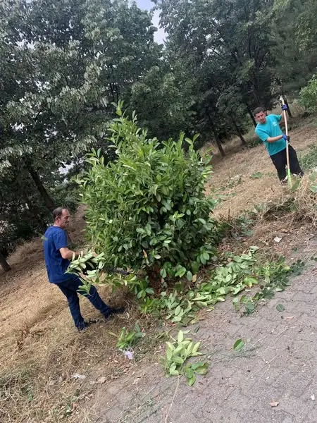 📍Në oborrin e Gjimnazit “Dr. Shaban Hashani” – Ferizaj