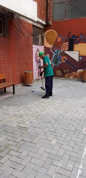 Mbledhja e mbeturinave dhe pastrimi i hapësirës publike te banesat kolektive. 🍀